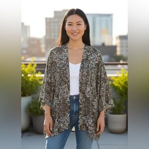 New with Tags Evereve Green and tan hailey Paisley wrap